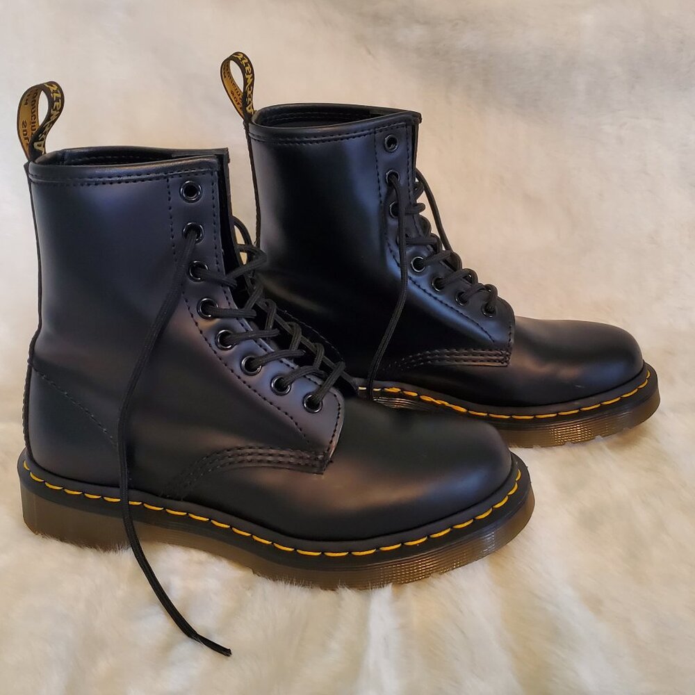 Dr. Martens Airwair 1460 Smooth Leather Lace Up Boots - US Size 6